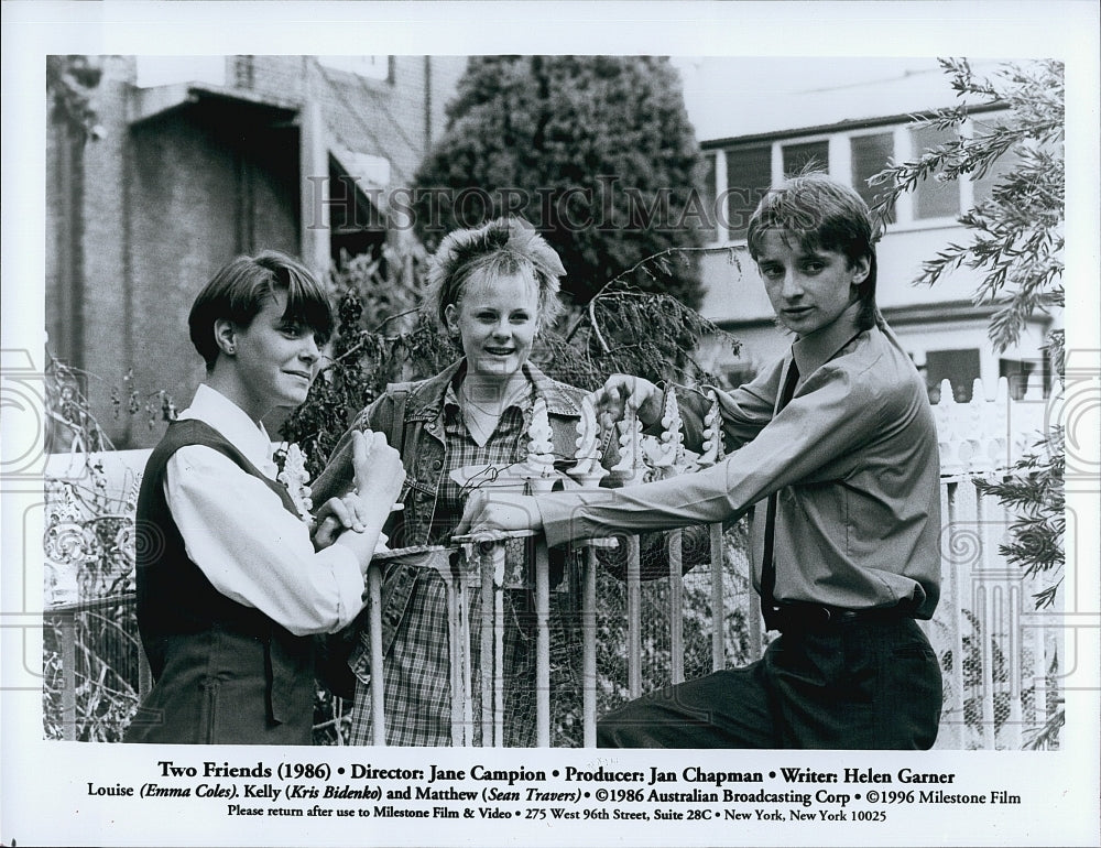 1986 Press Photo Movie Emma Cloes Kris Bidenko Sean Travers Two Friends- Historic Images