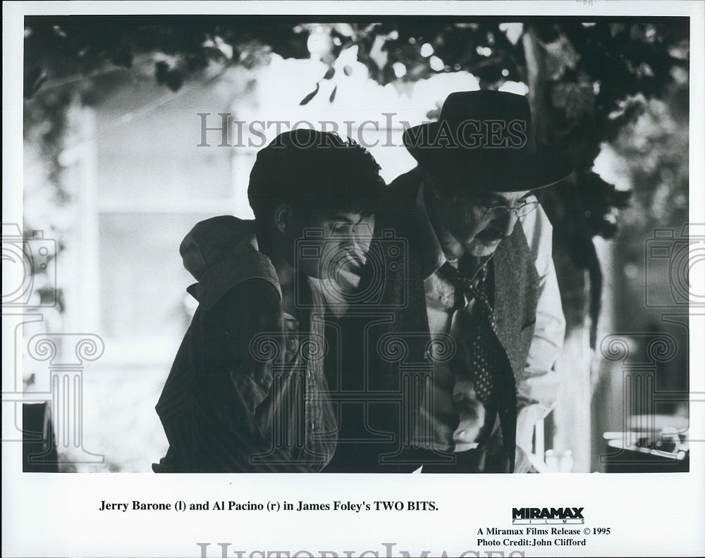 1995 Press Photo Jerry Barone and Al Pacino in scene from J. Foley&#39;s &quot;Two Bits&quot;- Historic Images