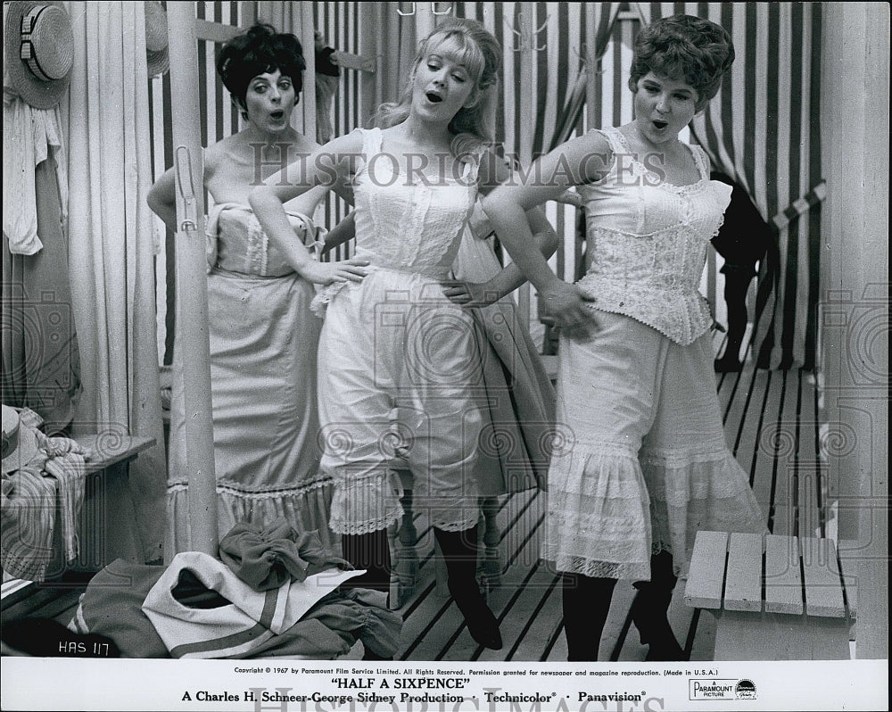 1968 Press Photo &quot;Half A Sixpence&quot; Julia Sutton, Sheila Falconer, Elaine Taylor- Historic Images