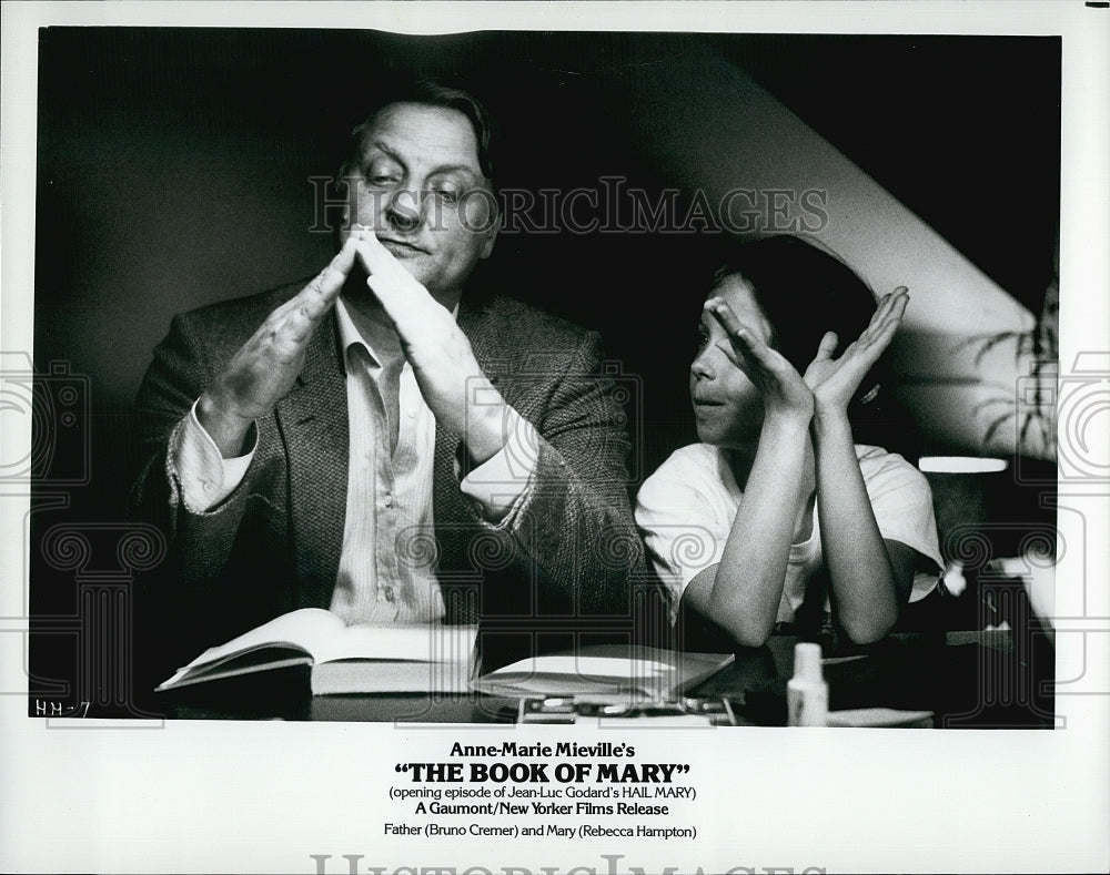 1985 Press Photo &quot;The Book of Mary&quot; Bruno Cremer &amp; Rebecca Hampton- Historic Images