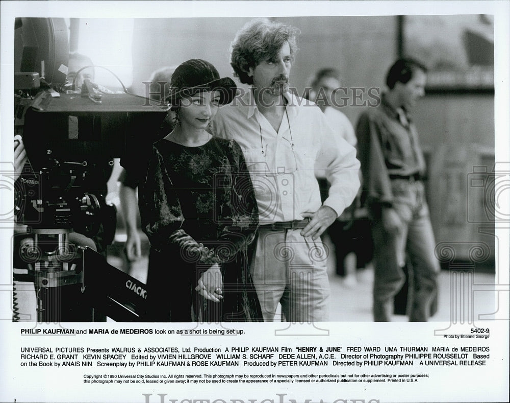 1990 Press Photo Philip Kaufman and Maria de Medeiros on Set of &quot;Henry &amp; June&quot;- Historic Images