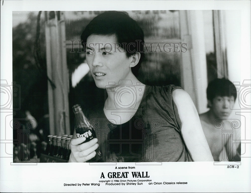 1986 Press Photo Actor Wang Xiao in &quot;A Great Wall&quot;- Historic Images