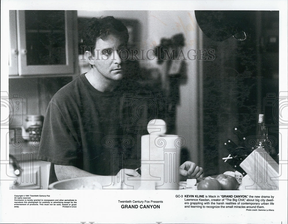 1992 Press Photo Actor Kevin Kline In "Grand Canyon" - Historic Images