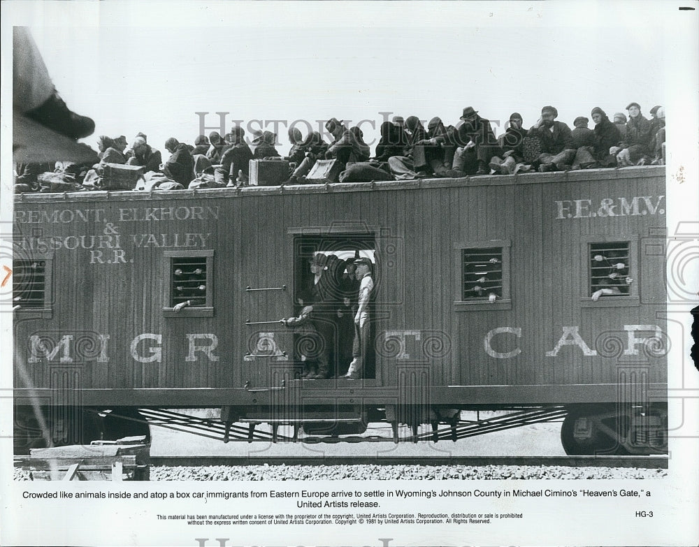 1981 Press Photo &quot;Heaven&#39;s Gate&quot;, Immigrants Atop a Box Car- Historic Images