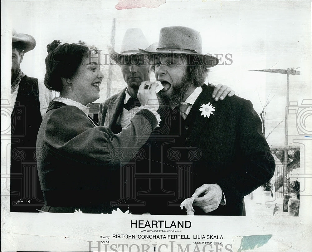 Press Photo Heartland Movie Dick Hawkes Rip Torn Conchata Ferrell- Historic Images