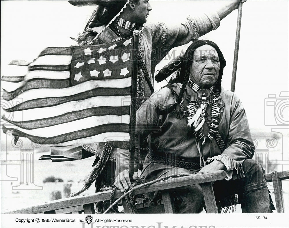 1985 Press Photo "Revolution" Two native american actors- Historic Images