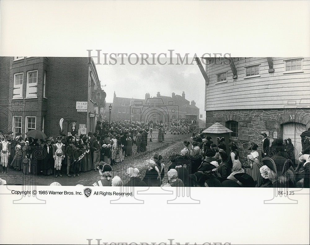 1985 Press Photo &quot;Revolution&quot; Town scene in Warner Bros film- Historic Images