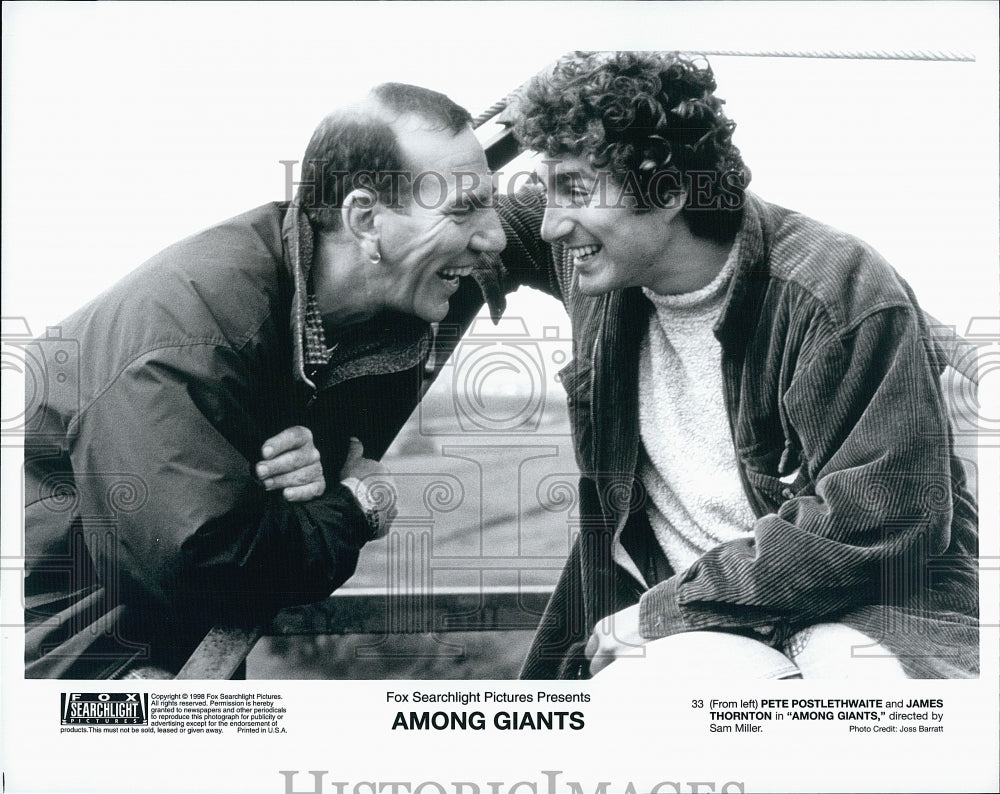 1996 Press Photo Actors Pete Postlethwaite, James Thornton In Among Giants- Historic Images