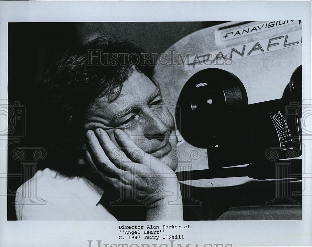 1987 Press Photo &quot;Angel Heart&quot; director Alan Parker- Historic Images