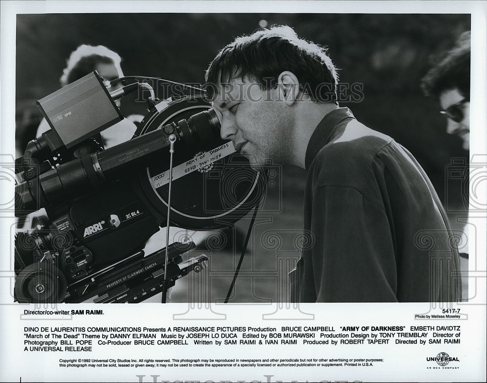 1992 Press Photo Sam Raimi Director Co-Writer Army Of Darkness Movie Scene- Historic Images