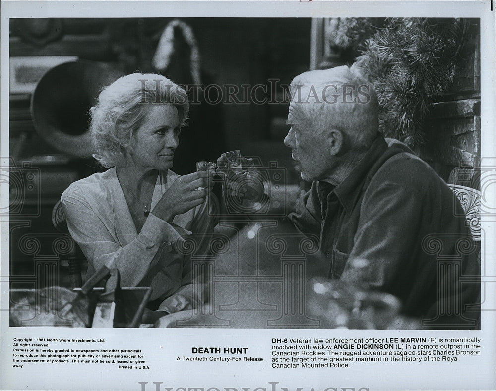 1981 Press Photo Angie Dickinson and Lee Marvin Star in &quot;Death Hunt&quot;- Historic Images