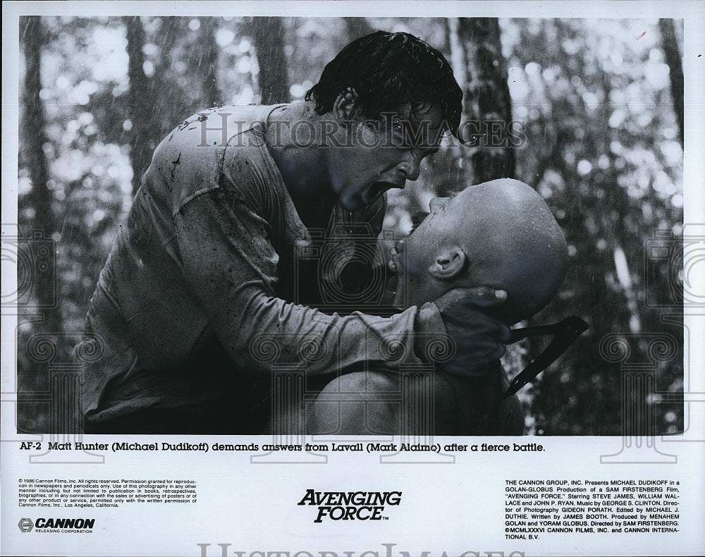 1986 Press Photo Actor Michael Dudikoff &amp; Mark Alaimo In &quot;Avenging Force&quot;- Historic Images