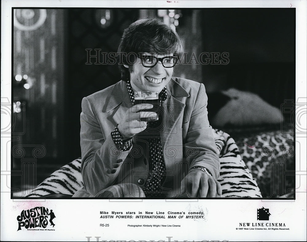 1997 Press Photo Mike Myers &quot;Austin Powers: International Man of Mystery&quot;- Historic Images