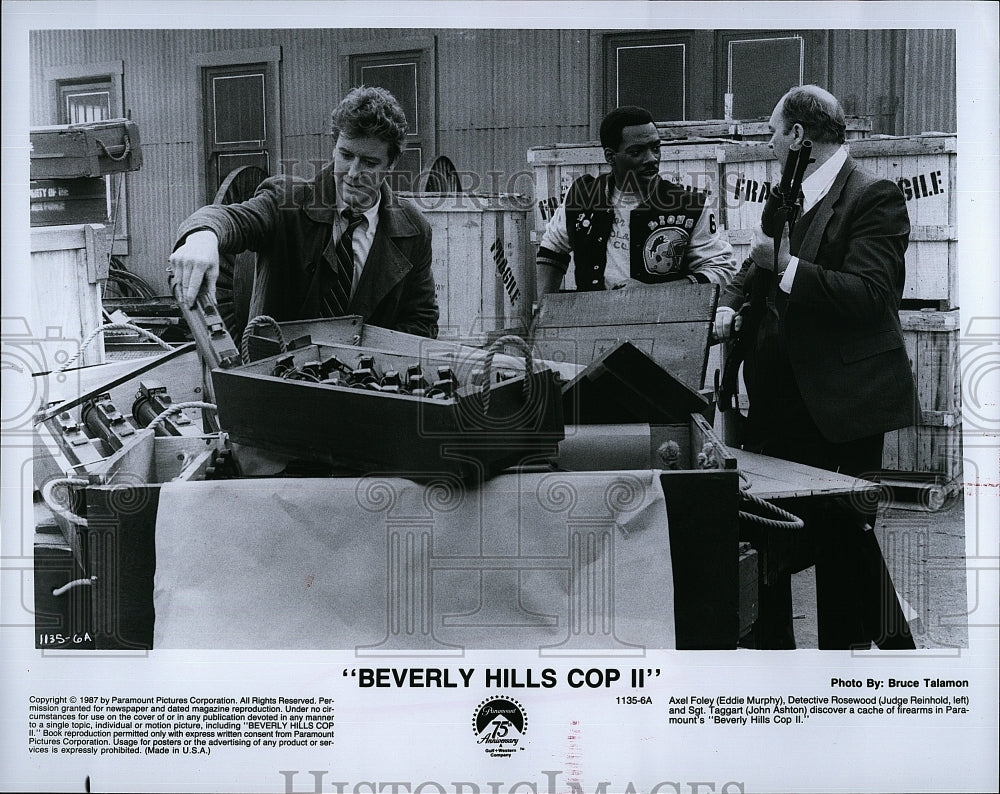 1987 Press Photo Eddie Murphy and Judge Reinhold in &quot;Beverly Hills Cop II&quot;.- Historic Images