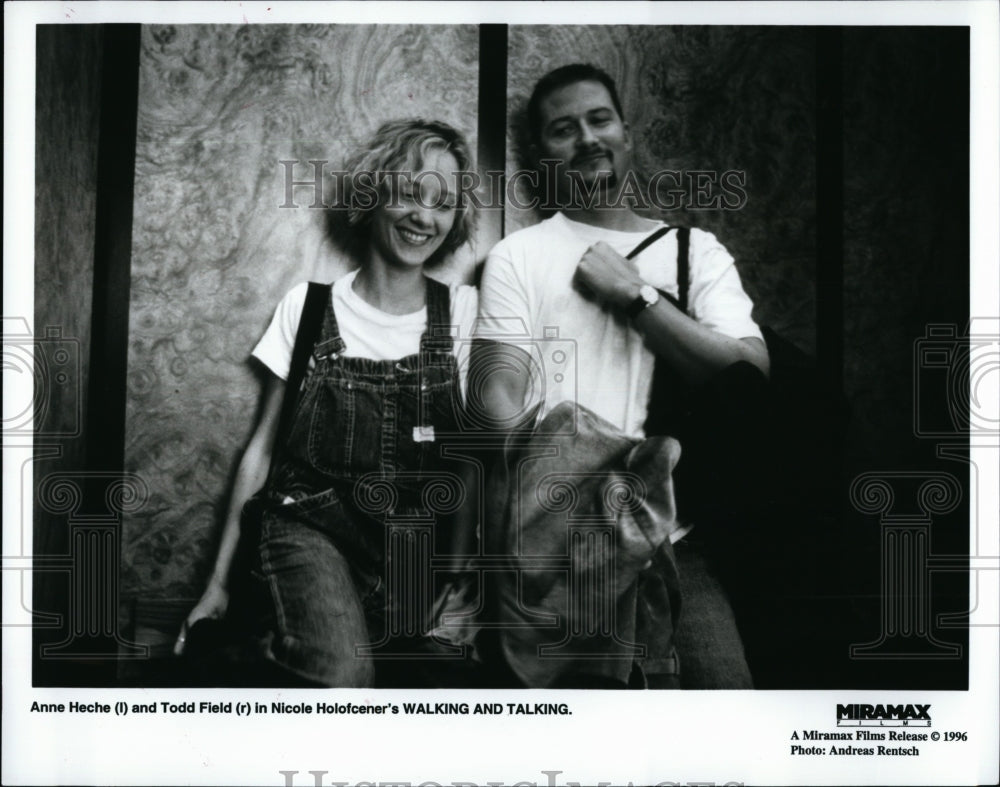 1996 Press Photo Anne Heche, Todd Field &quot;Waling and Talking&quot;- Historic Images