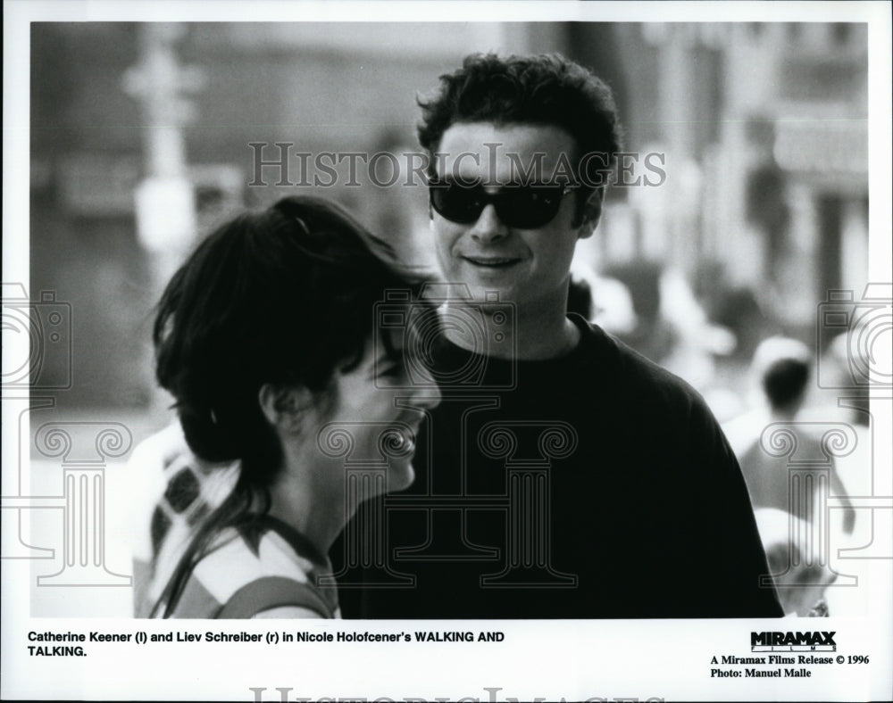 1996 Press Photo Catherine Keener, Liev Schreiber &quot;Walking and Talking&quot;- Historic Images