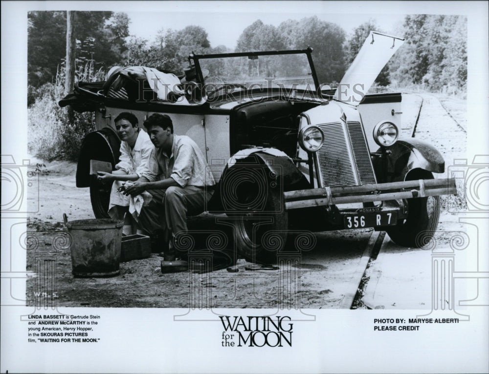 1987 Press Photo Linda Bassett, Andrew McCarthy &quot;Waiting for the Moon&quot;- Historic Images