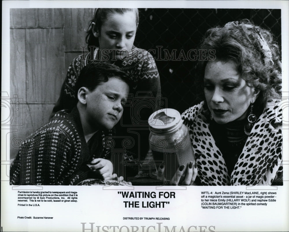 1990 Press Photo Shirley MacLaine, Hillary Wolf &quot;Waiting for the Light&quot;- Historic Images