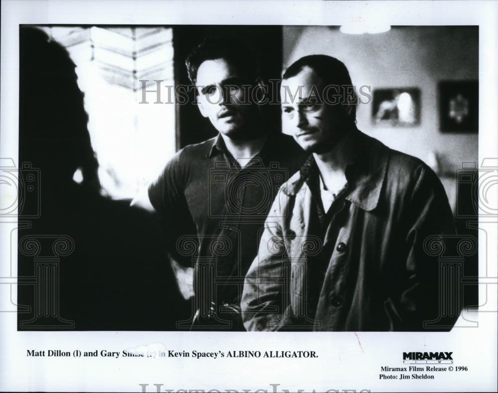 1996 Press Photo Matt Dillon and Gary Sinise in a scene from &quot;Albino Alligator&quot;- Historic Images