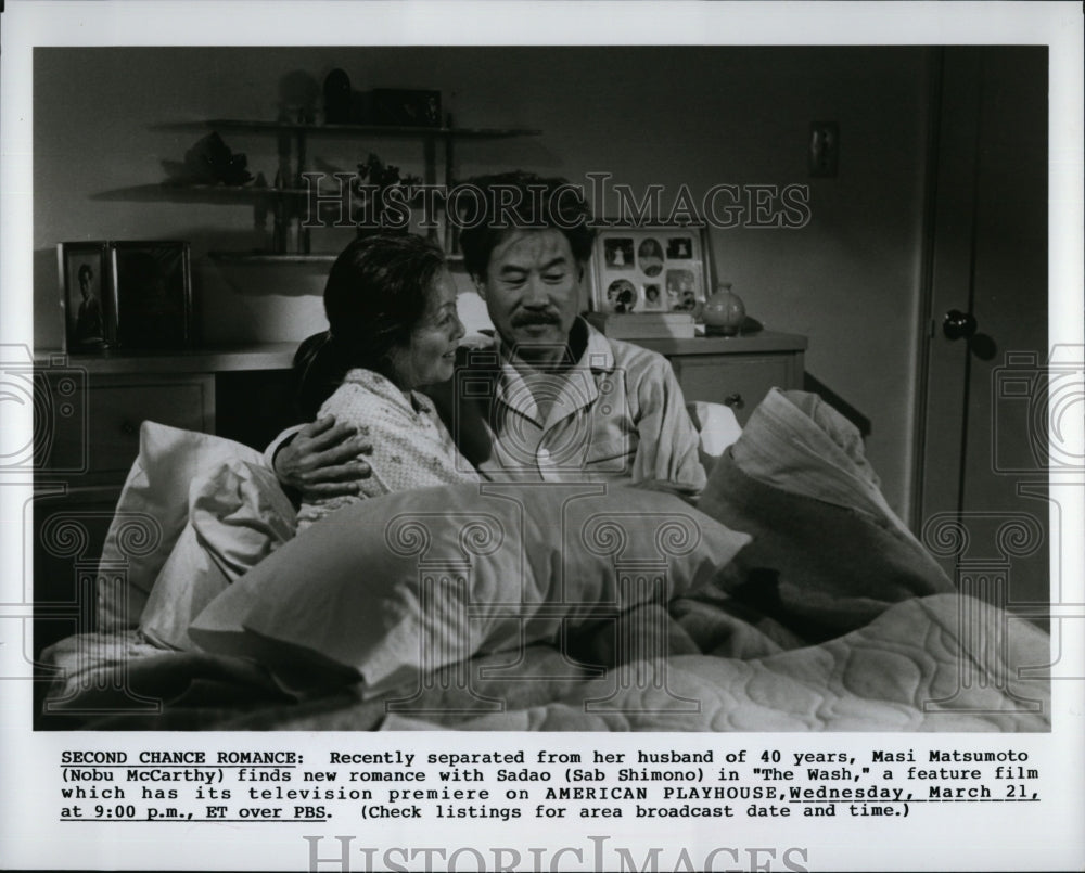 1989 Press Photo Nobu McCarthy &amp; Sab Shimono in Scene from &quot;The Wash&quot;- Historic Images