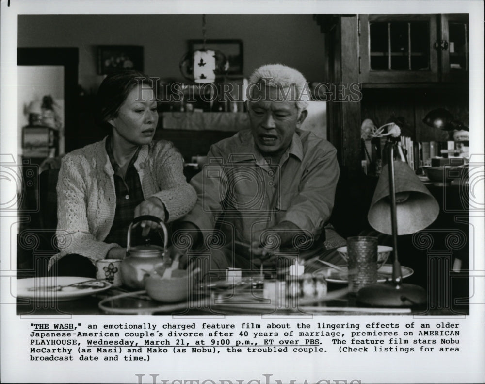 1989 Press Photo Nobu McCarthy &amp; Mako in Scene from &quot;The Wash&quot;- Historic Images