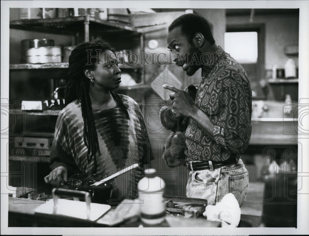 1990 Press Photo Whoopi Goldberg Actress Cleavon Little Actor Bagdad Cafe Show- Historic Images