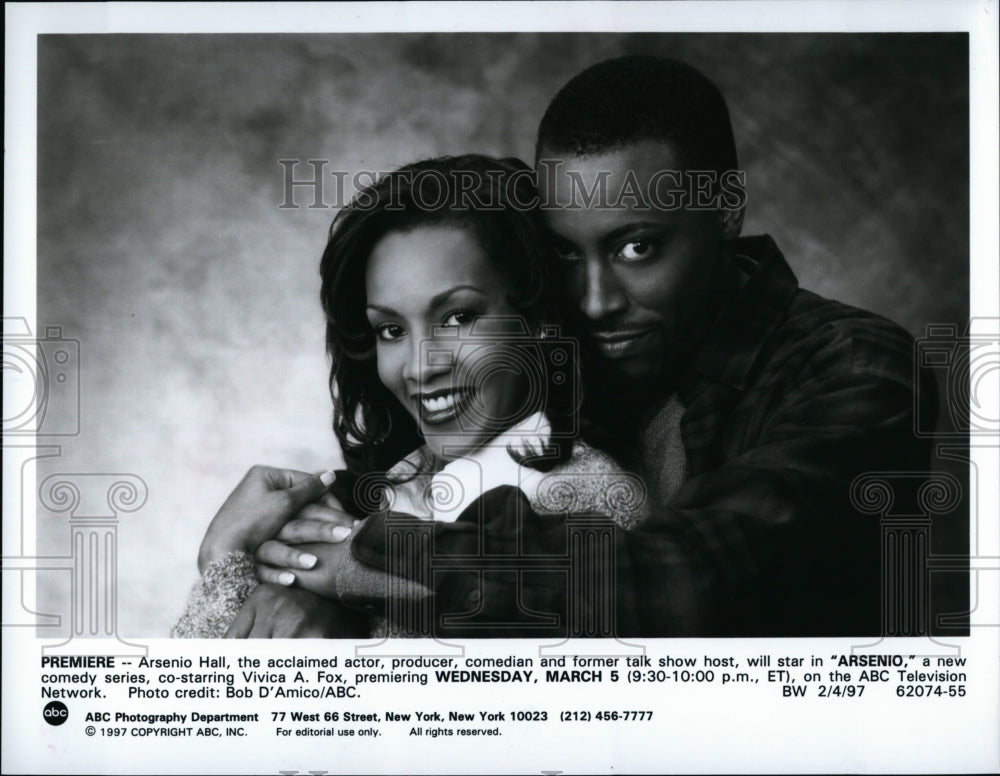 1997 Press Photo Comedian Arsenio Hall with Vivica A.Fox in &quot;Arsenio&quot;.- Historic Images