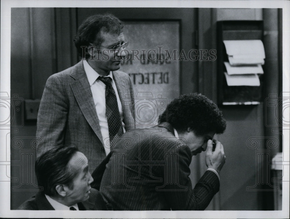 1982 Press Photo Steve Landesberg Chao-Li Chi Ron Glass Barney Miller TV Show- Historic Images