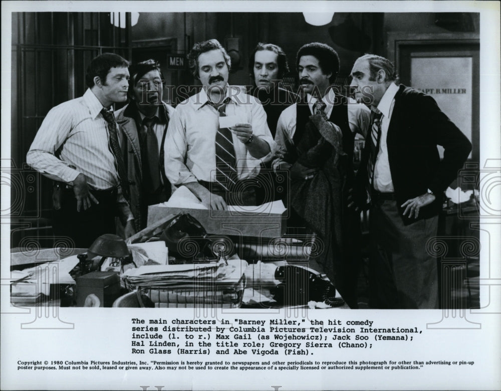 1980 Press Photo Max Gail Jack Soo Hal Linden Gregory Sierra Ron Glass Actor- Historic Images