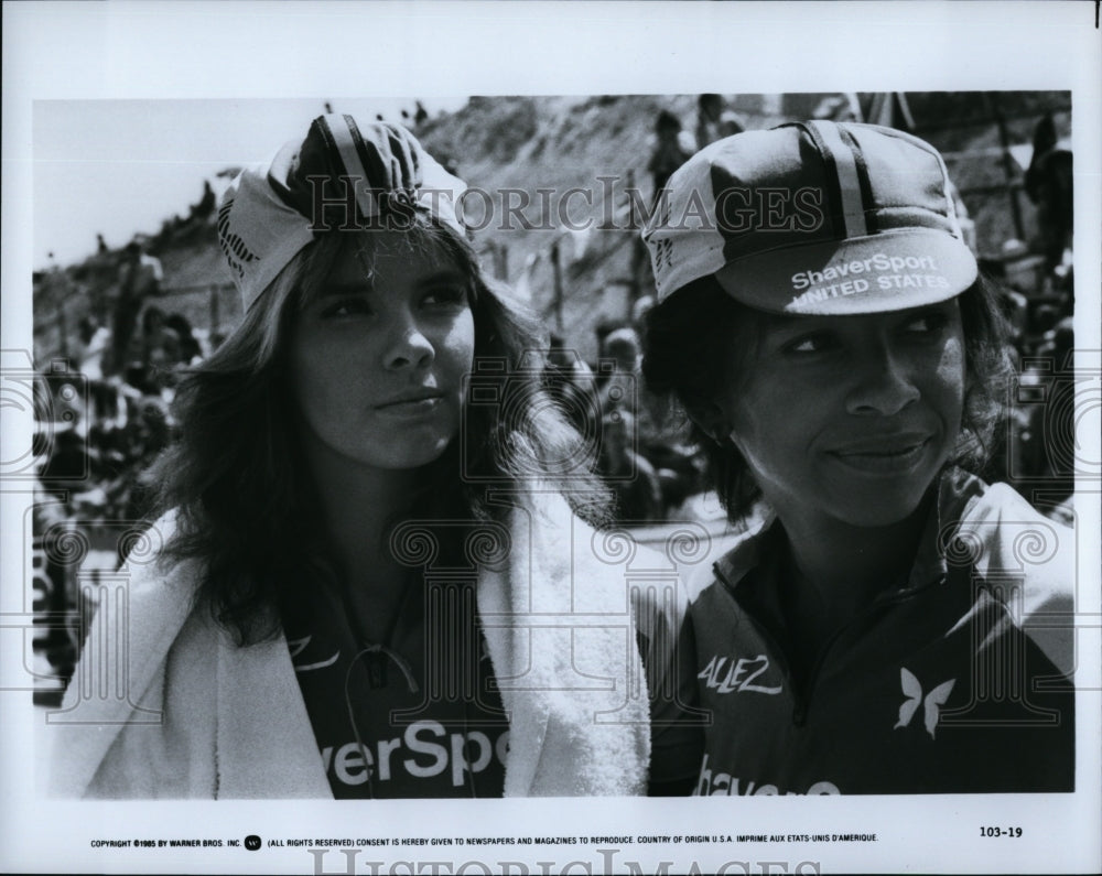 1985 Press Photo Alexandra Paul &amp; Rae Dawn Chong In &quot;American Flyers&quot;- Historic Images