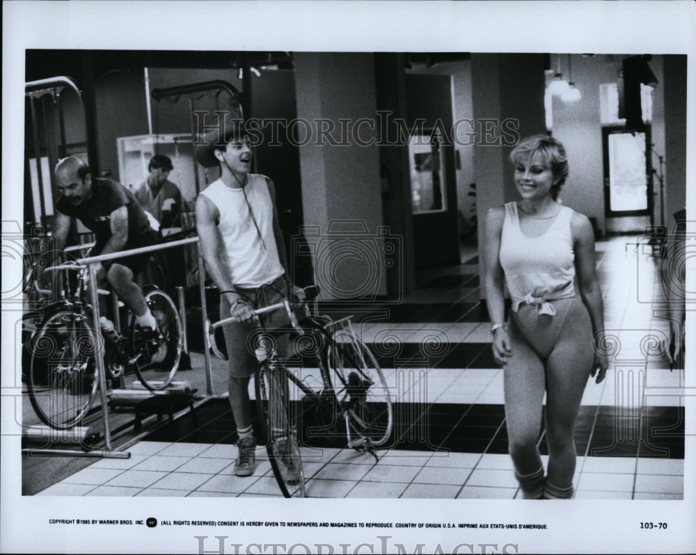 1985 Press Photo David Grant Stars In &quot;American Flyers&quot;- Historic Images