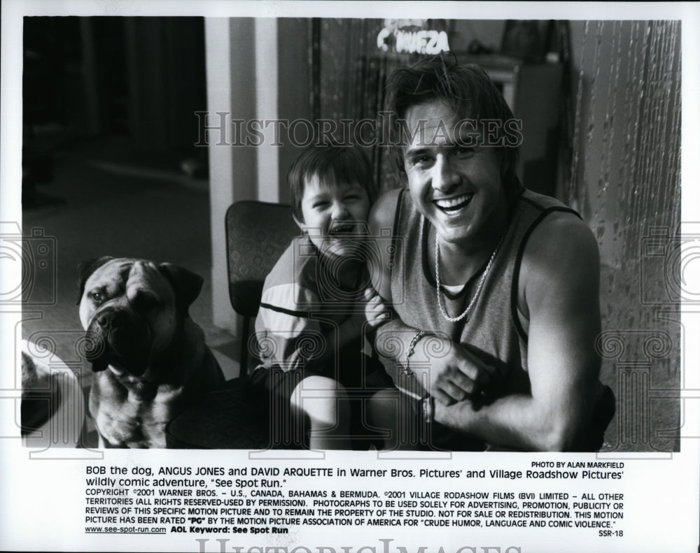 2001 Press Photo Angus Jones Actor David Arquette See Spot Run Comedy Movie Film- Historic Images