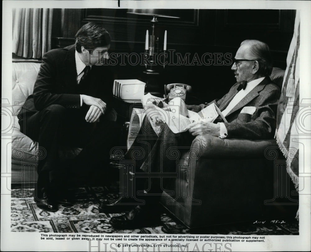 1979 Press Photo Alan Alda Actor Melvyn Douglas Seduction Joe Tynan Movie Film- Historic Images