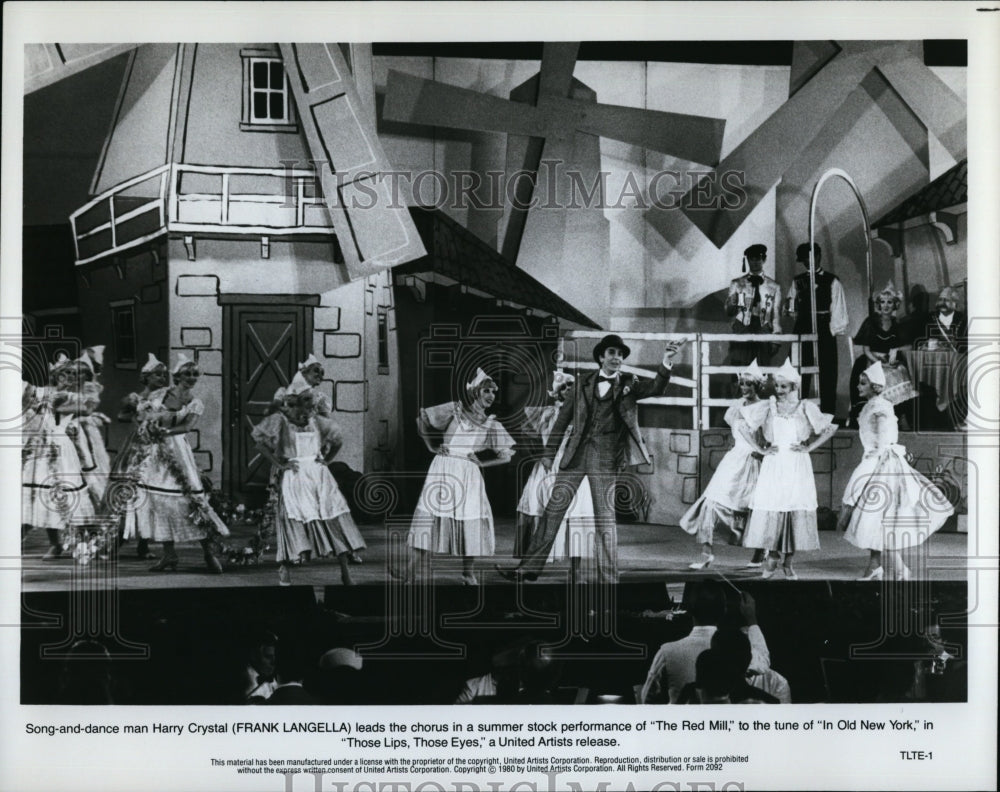 1980 Press Photo Frank Langella leads chorus in &quot;The Red Mill&quot;- Historic Images