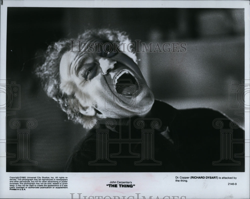 1982 Press Photo Richard Dysart as Dr. Copper in &quot;The Thing&quot;- Historic Images