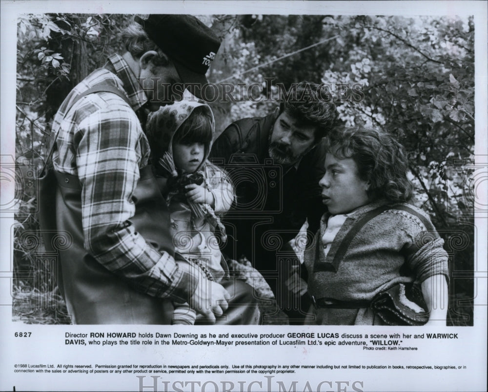 1988 Press Photo Director Ron Howard &amp; Producer George Lucas of &quot;Willow&quot;- Historic Images