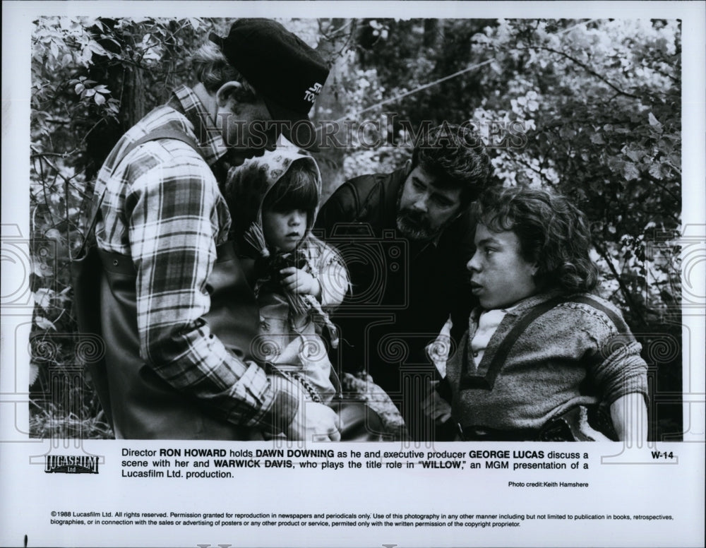 1988 Press Photo Director Ron Howard &amp; Dawn Downing of &quot;Willow&quot;- Historic Images