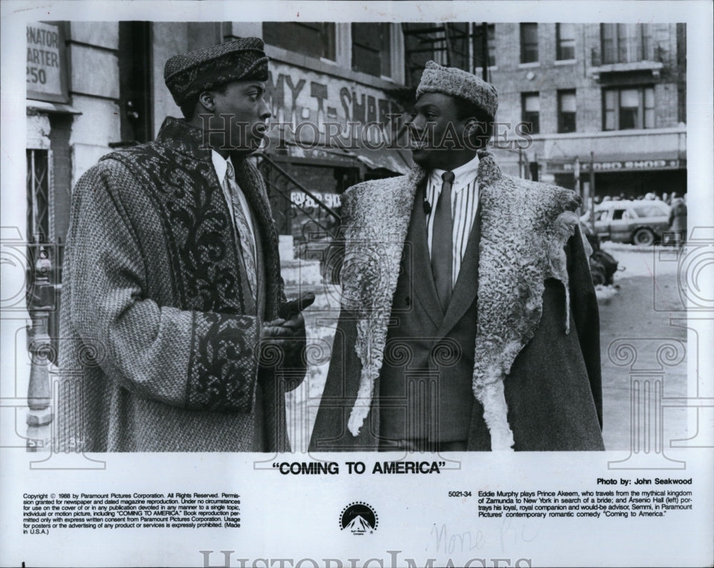 1988 Press Photo Eddie Murphy and Price Akeem in &quot;Coming to America&quot;.- Historic Images