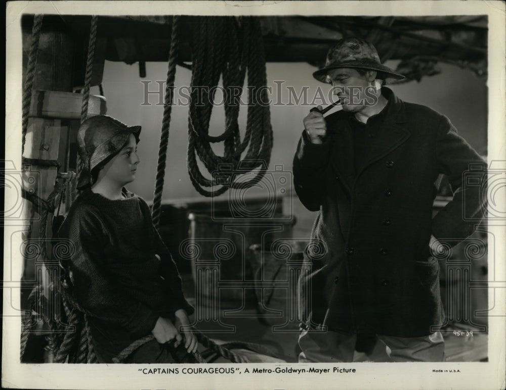 1937 Press Photo Freddie Bartholomew and Lionel Barrymore in Captain Caourageous- Historic Images