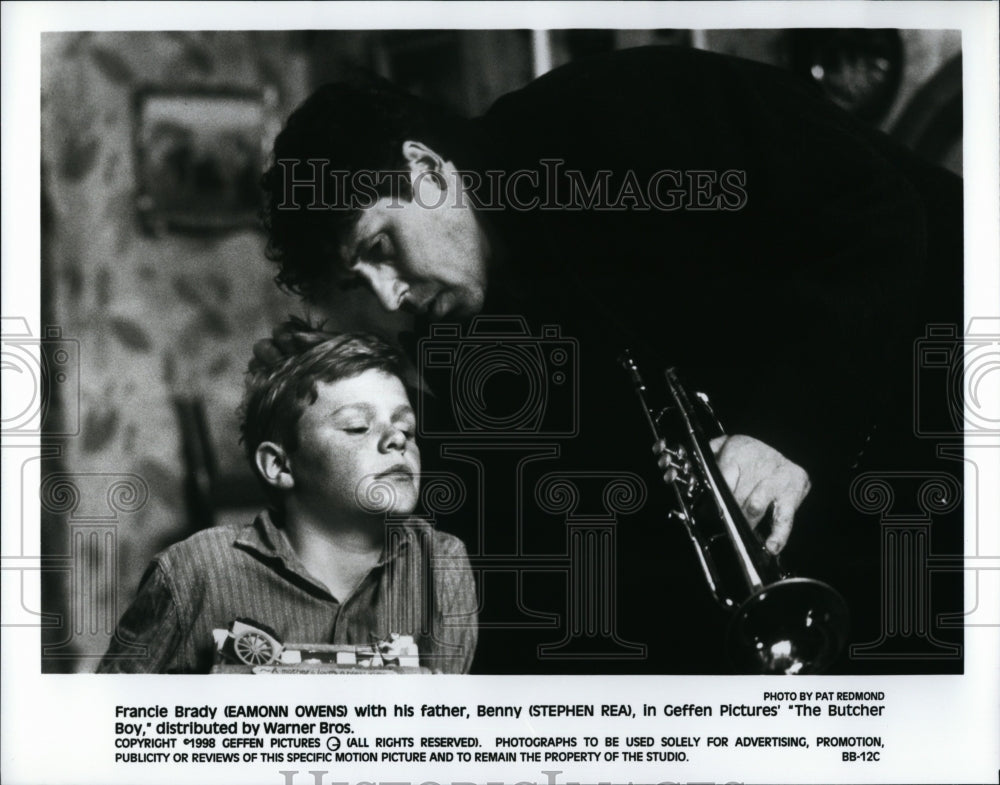 1998 Press Photo Actor Eamonn Owens &amp; Stephen Rea in &quot;The Butcher Boy&quot;- Historic Images