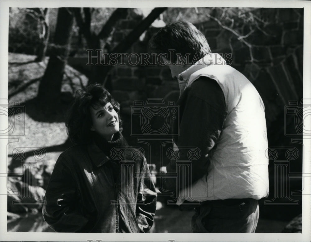 1987 Press Photo Margaret Colin and Timothy Carhart in &quot;Leg Work&quot;.- Historic Images