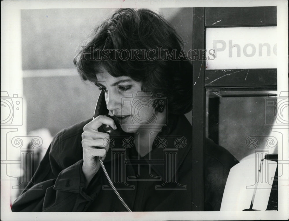 1987 Press Photo American actress Margaret Colin star in &quot;Leg Work&quot;.- Historic Images