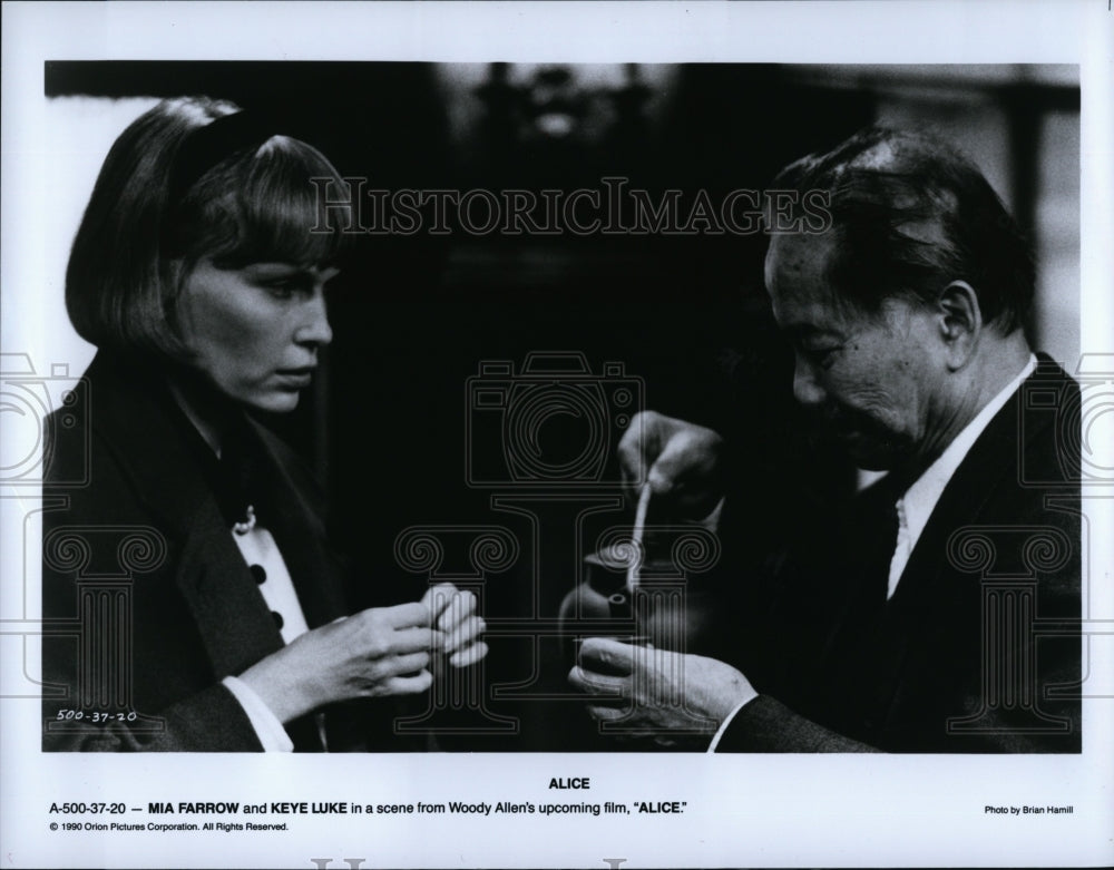 1990 Press Photo &quot;Alice&quot; Mia Farrow &amp; Keye Luke- Historic Images