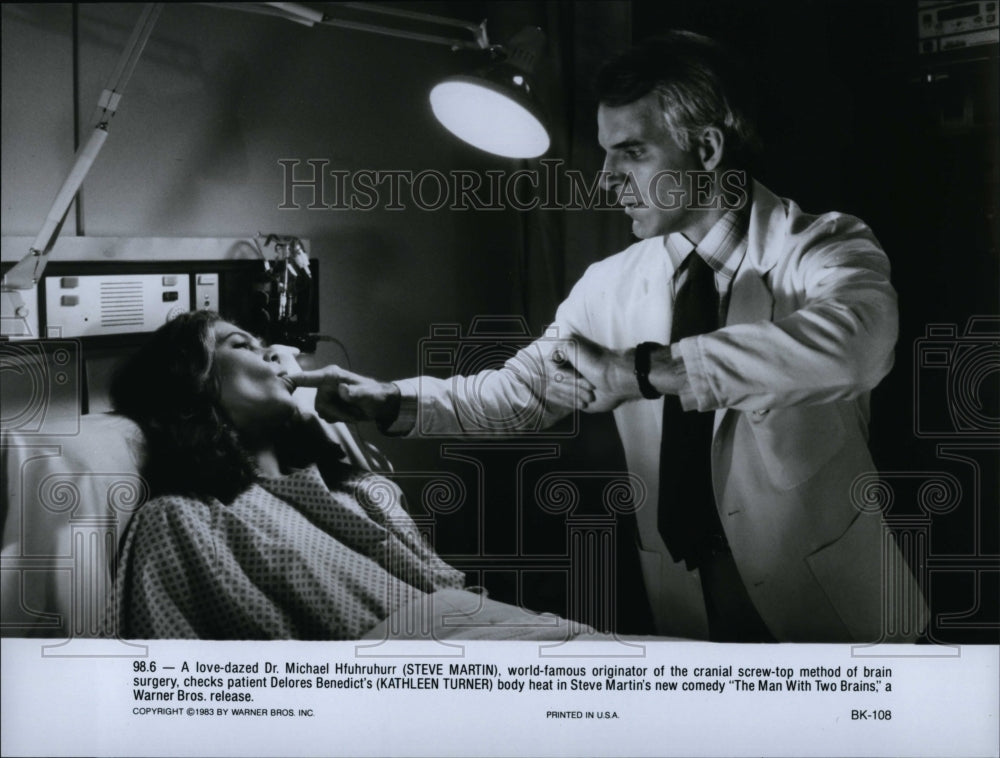 1983 Press Photo Man With Two Brains Film Steve Martin Kathleen Turner Scene- Historic Images