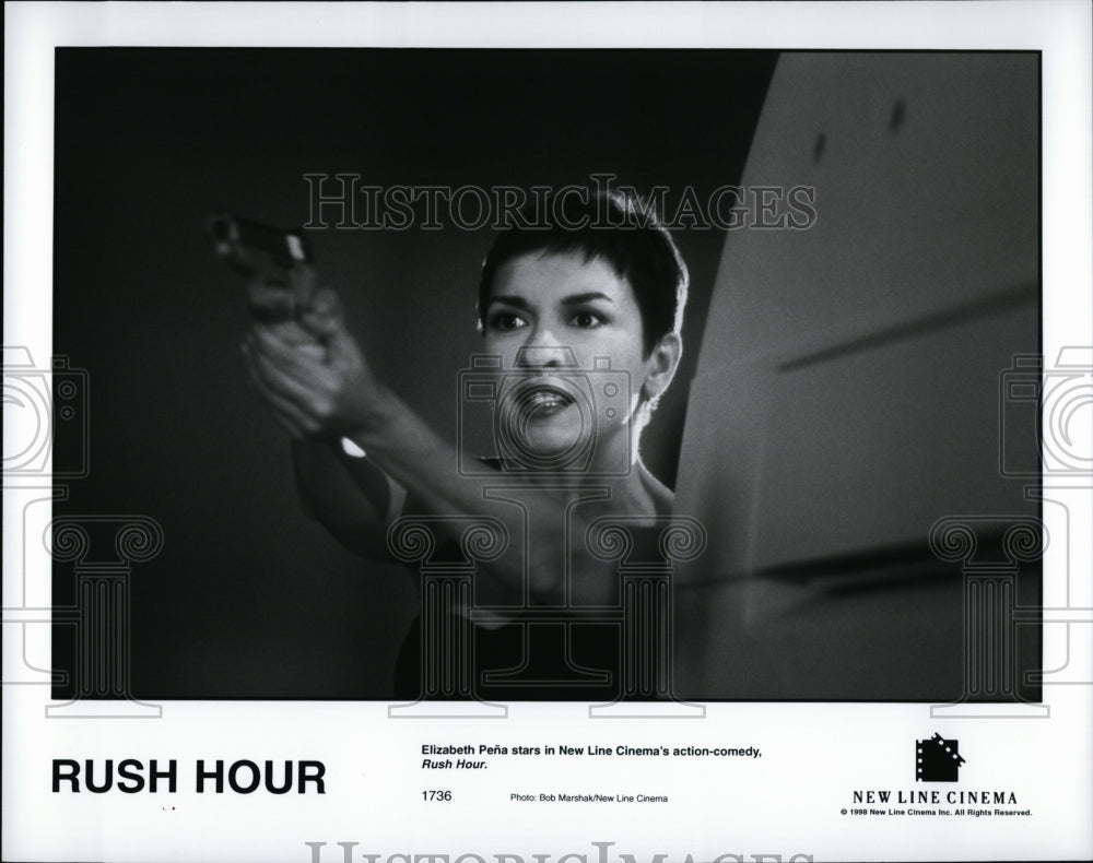 1996 Press Photo Rush Hour Film Actor Elizabeth Pena Holding Gun Scene- Historic Images