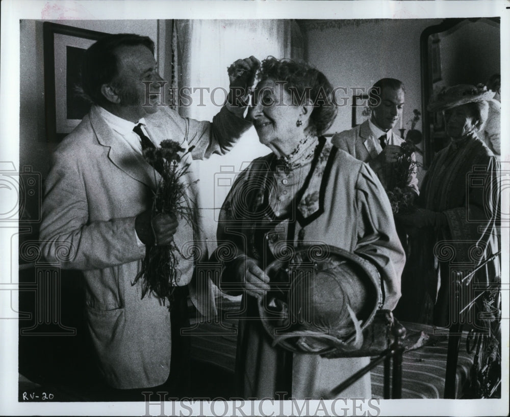 1985 Press Photo Room With A View Film Actress Having Makeup Touched Up- Historic Images