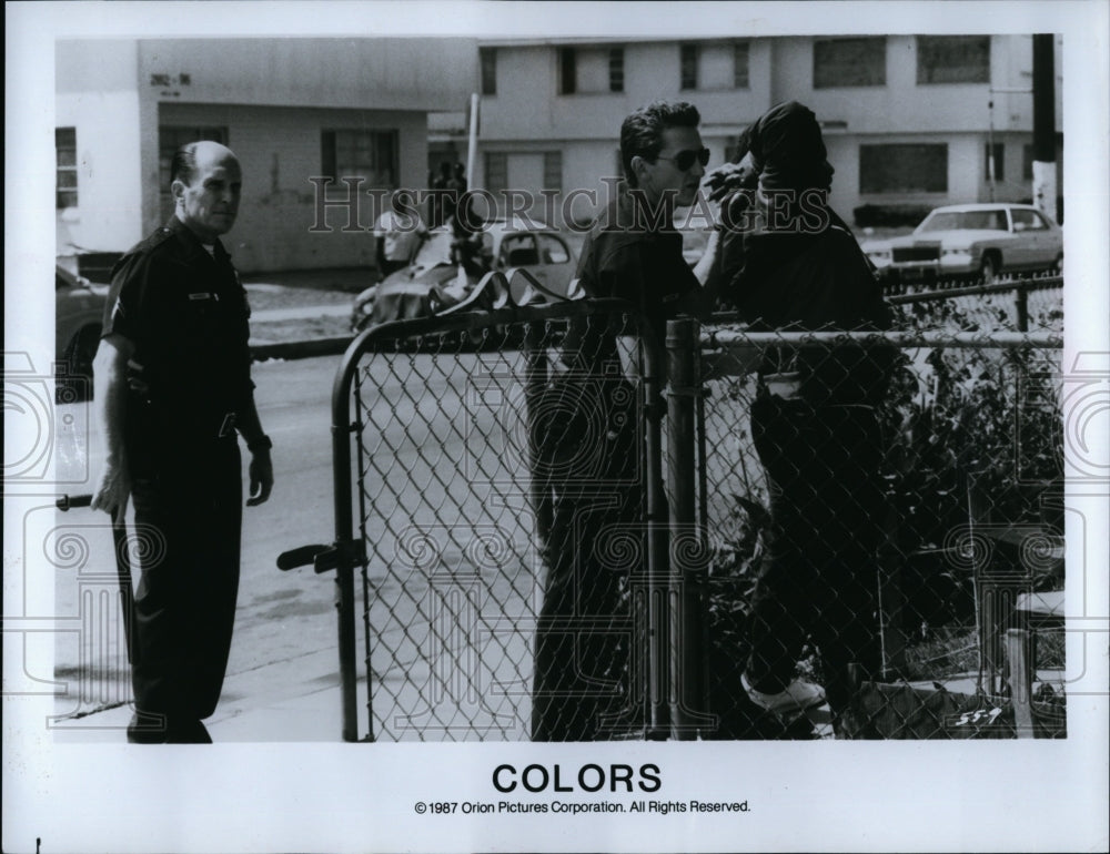 1987 Press Photo Colors Film Arrest Scene Sean Penn Robert Duvall Cops- Historic Images