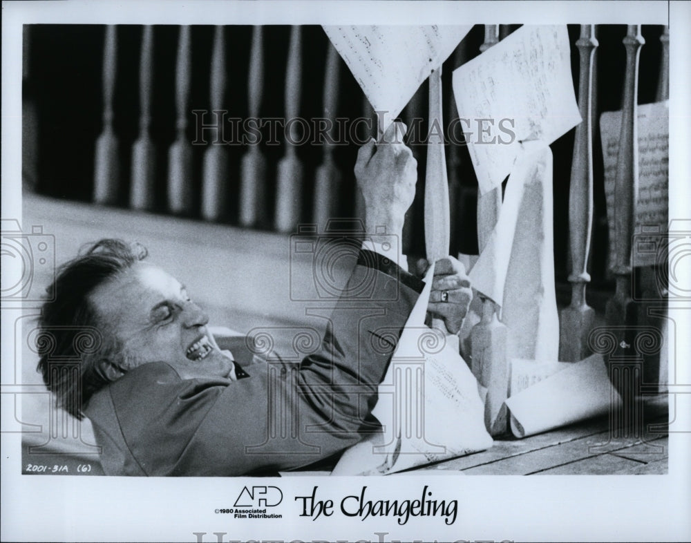 1980 Press Photo The Changeling Film Actor George C Scott Papers Flying Scene- Historic Images