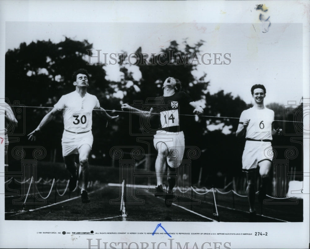 1981 Press Photo Chariots Of Fire Film Running Scene Harry Abrahams Ben Cross- Historic Images