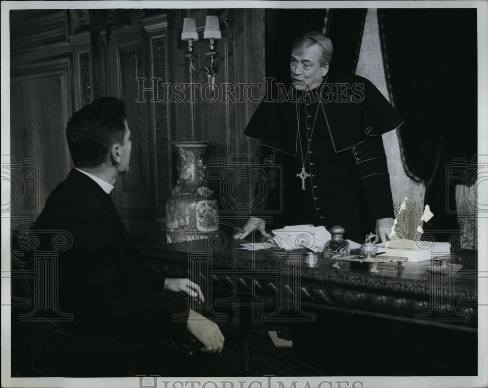 1963 Press Photo Tom Tryon and John Houston in &quot;The Cardinal&quot;- Historic Images